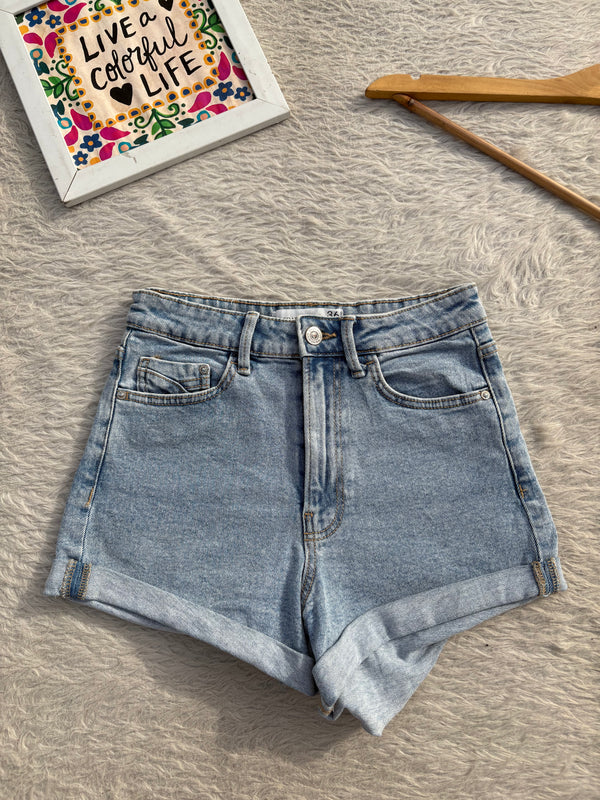 Shorts by Stradivarius 18 W-26