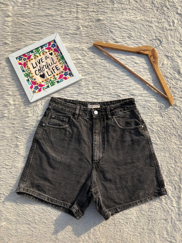Shorts by ZARA 08 W-30
