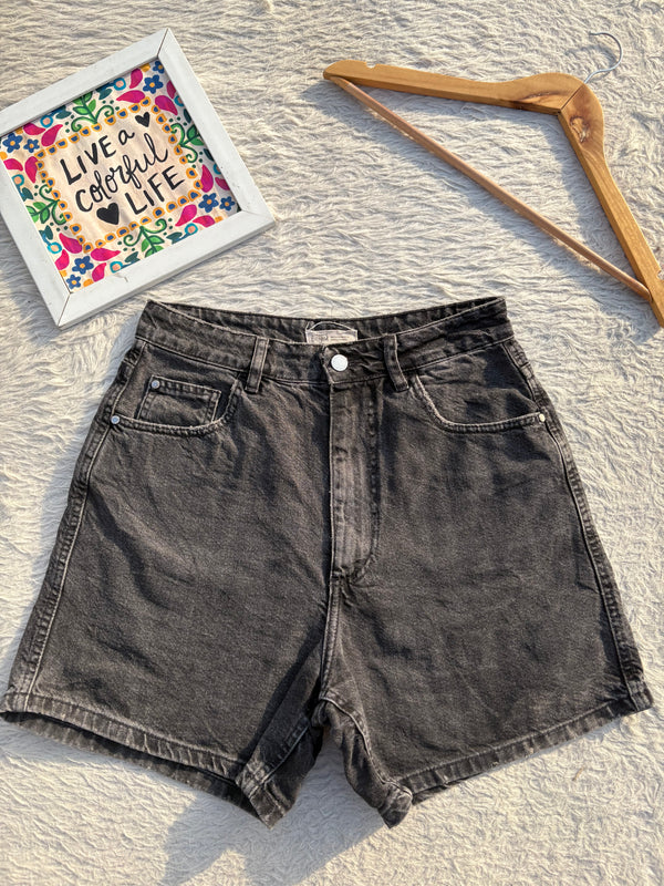 Shorts by ZARA 08 W-30